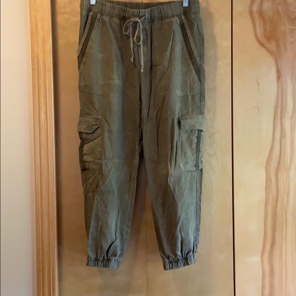 Cloth & Stone Cropped Cargo Joggers size small - Picture 2 of 5